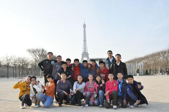 济南第二十七中学赴法国参加第27届世界少儿