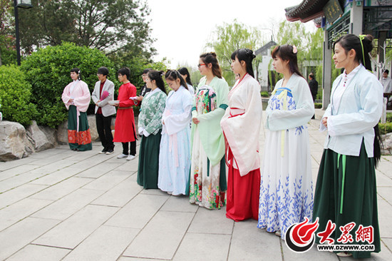 济南大学与力明学院汉服社携手展汉服、祭花神