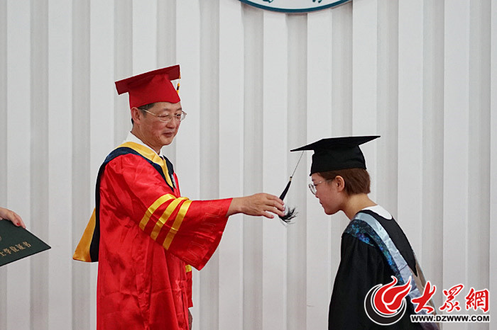 4、藏文初中毕业证书图片：初中毕业证书图片