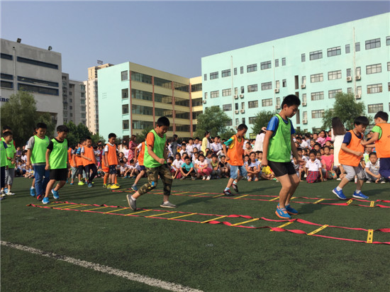 济南市市中区育秀小学举行鲁能泰山济南足球
