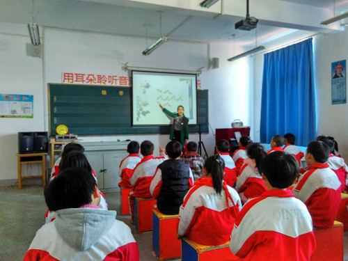 高新区南郭而小学:一师一优课听课活动进行中