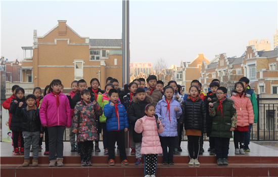 奥龙小学举行期末复习主题升旗仪式