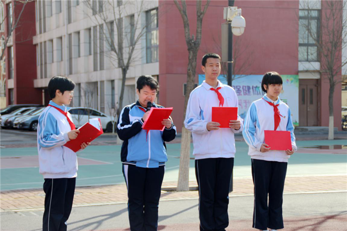 济南市历城区初级实验中学开学典礼花式发红包