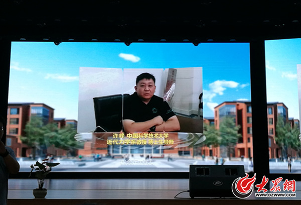 济南大学城实验高中迎来首批学子 国内知名高