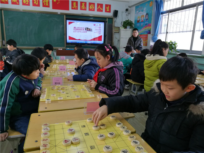 济南市洪家楼第二小学--小棋手棋枰斗智,论输赢