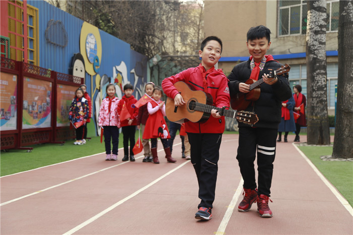 济南市纬二路小学春季开学典礼点燃爱国梦