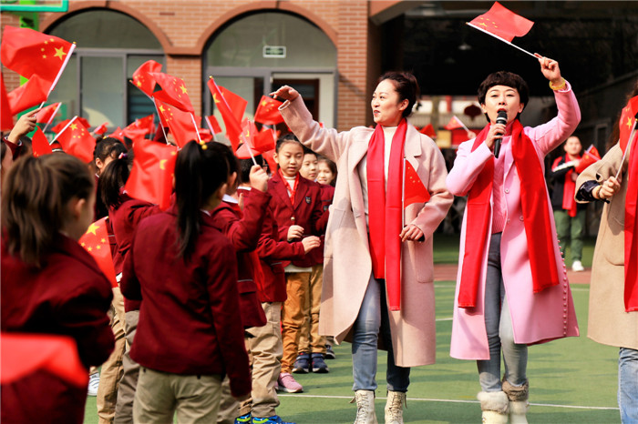 济南市纬二路小学春季开学典礼点燃爱国梦