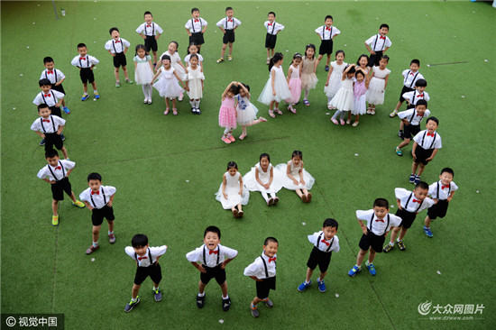 青島:幼兒園大班兒童畢業拍創意畢業照