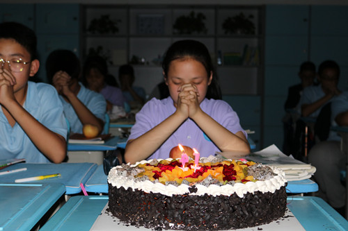 济南高新区黄金谷学校初二年级举办14岁集体生日礼