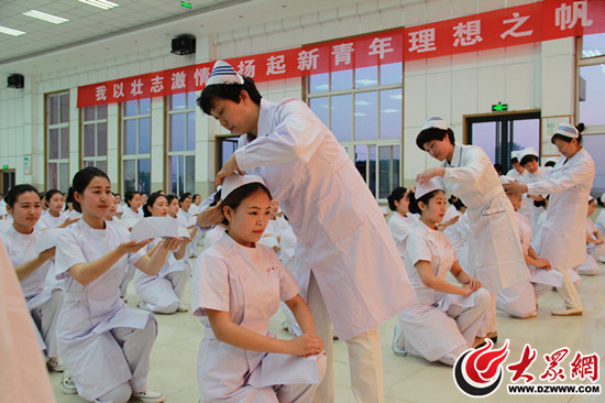 莱阳卫校举行庆祝"5.12国际护士节"授帽仪式